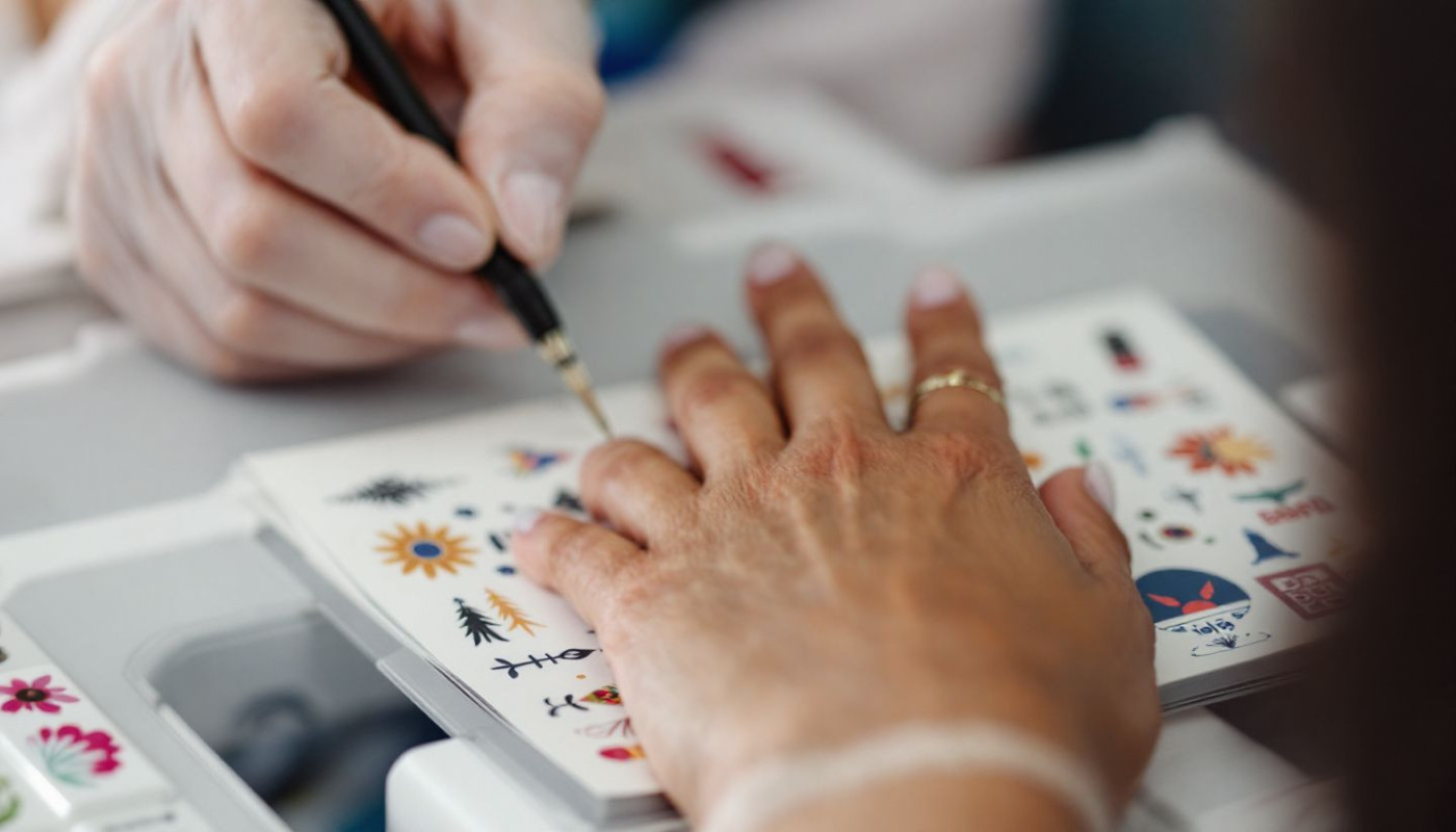 Comment appliquer des autocollants pour ongles pour un résultat professionnel